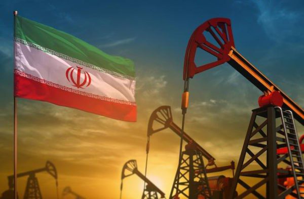 Scenari: colpire i pozzi petroliferi iraniani